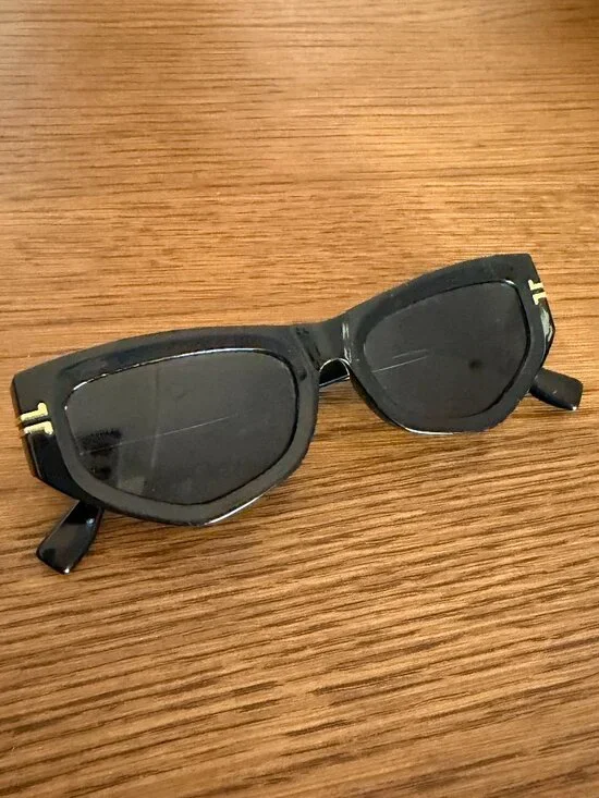 Fifth & Ninth Wren Black Sunglasses - Picture 3 of 6